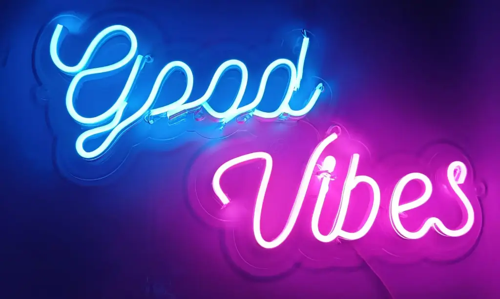 Good Vibes Neon Light – LED Wall Decor Sign for Home, Cafe & Bar